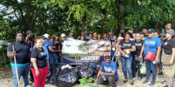 Coalición Cambiemos limpia ribera río Ozama y pide enfrentar 241 empresas que lo contaminan