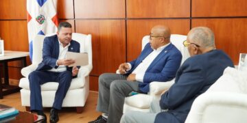 Director de Proindustria se reúne con los presidentes del Senado y Cámara de Diputados