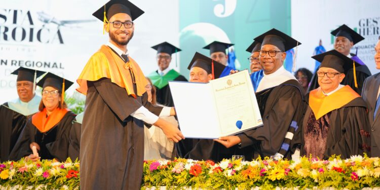 UASD inviste 2,048 profesionales en Santiago con motivo del 65 aniversario de la Expedición del 14 de junio