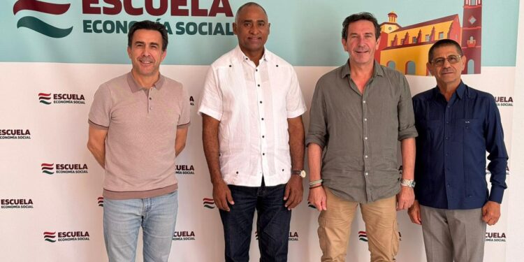 Julito Fulcar viaja a España a dictar conferencia