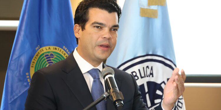 Wellington Arnaud asume presidencia del FOCARD-APS