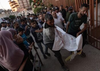 Israel intensifica su ofensiva en el centro y sur de Gaza tras más de 250 días de guerra