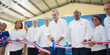 Abinader inaugura Liceo Experimental de la UASD en municipio de Guerra