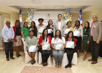 Regional 15 reconoce la excelencia con el Premio al Mérito Magisterial 2024