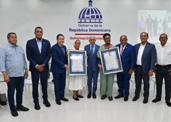 Senado reconoce a Xiomara Fortuna por 40 años en la musica y al Centro Educativo San José