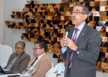 Dr. Jorge Asjana destaca que las universidades deben crear las condiciones para insertar a los graduandos en el mercado laboral