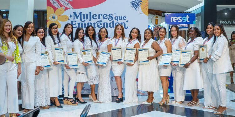 Mujeres Que Emprenden realiza evento "Liderazgo Femenino" y entrega de reconocimientos