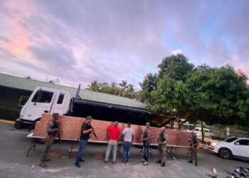 G-2 detiene camión con caleta de 290 mil unidades de cigarrillos