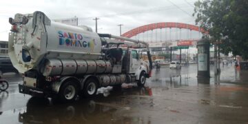 ADN refuerza trabajos preventivos de limpieza de imbornales y filtrantes ante posible paso de la tormenta tropical Beryl