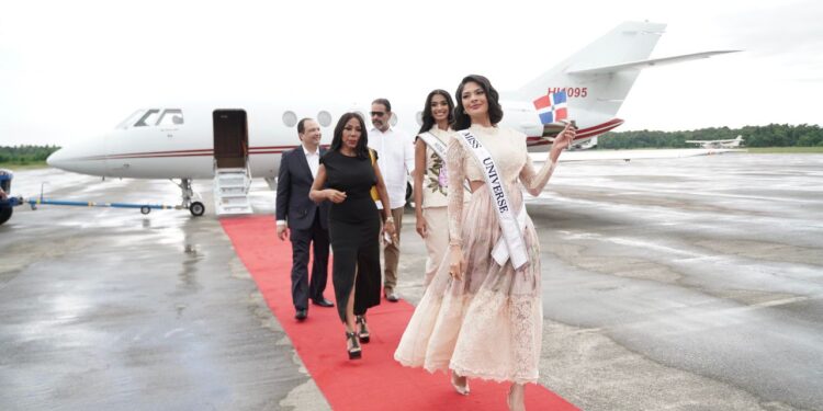 Miss Universo 2023 Sheynnis Palacios llega a suelo dominicano