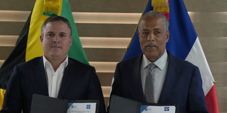 Jean Luis Rodríguez firma memorando de entendimiento con su homólogo de Jamaica