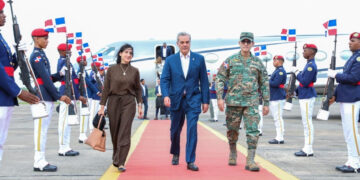 Presidente Abinader regresa al país tras su viaje oficial a Europa