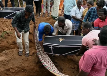 Al menos 35 muertos y 110 hospitalizados por consumir alcohol adulterado en La India