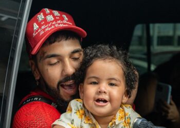 Anuel AA comparte fotos junto a sus hijos en redes sociales