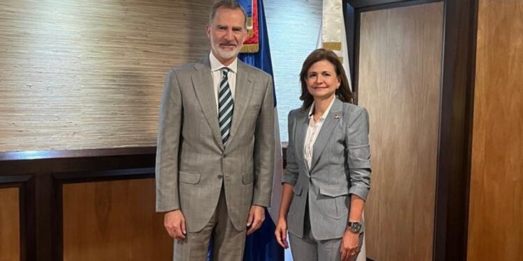 Rey Felipe VI confirma asistencia a juramentación de Abinader