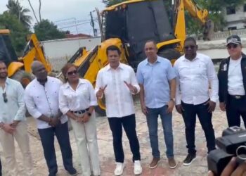 Con inversión de 32 millones, Turismo deja iniciados trabajos reconstrucción plaza Marcelino Marte "Canito" en Guayacanes 