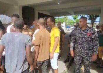 Cruz Jiminián suple de equipos y medicamentos a cárcel La Victoria