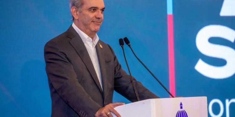 Abinader garantiza que la reforma fiscal busca reducir la pobreza