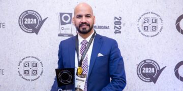 Firma de abogados EM Law Firm recibe premio "The Law Awards 2024″ por su excelencia empresarial 