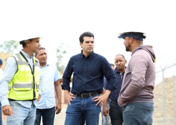 Wellington Arnaud supervisa construcción de nuevo acueducto de Navarrete