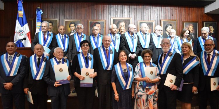 Instituto Duartiano juramenta a 23 personalidades como miembros de honor