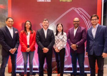 Santo Domingo Motors presenta tercera temporada del podcast "La Camioneta Roja"