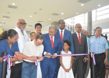 UASD recibe biblioteca personal del ex rector Roberto Reyna