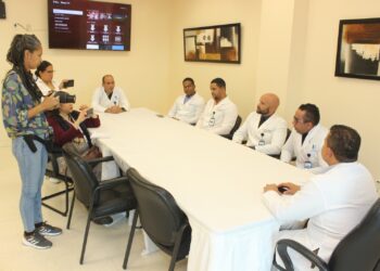 Ney Arias Lora pionero en realizar artroplastia de hombros