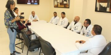 Ney Arias Lora pionero en realizar artroplastia de hombros