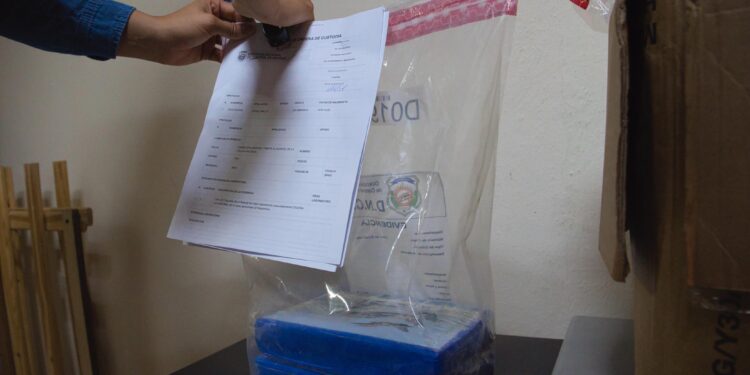 Interceptan hombre a bordo de vehículo con más de 2,000 gramos de cocaína en el municipio de Baní