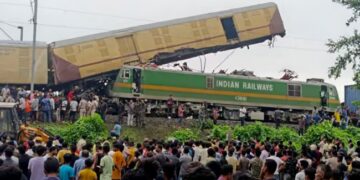 Al menos 15 personas perdieron la vida en un choque de trenes en India
