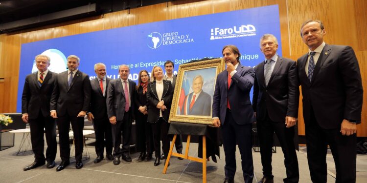 Ito Bisonó participa en homenaje realizado al fallecido expresidente Sebastián Piñera