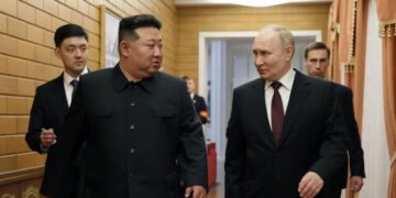 Putin conduce lujoso auto ruso y lleva a Kim de paseo en Corea del Norte