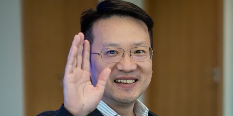 HONOR lidera el futuro de la IA: innovaciones y estrategias según su CMO, Dr. Ray Guo