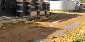 Denuncian barrio de Cotuí está sumido en el lodo y abandono