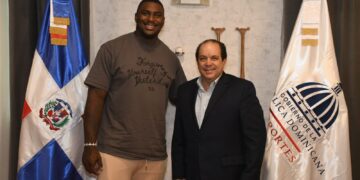 Jugador Bayron Matos unirá esfuerzos con Ministerio Deportes para traer la NFL a RD