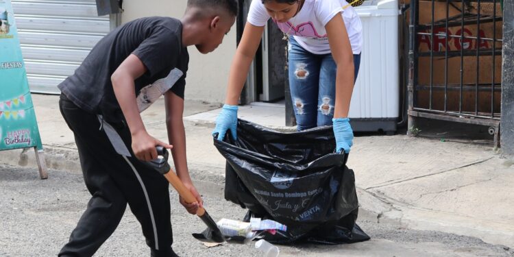 Jóvenes de diversos sectores se unen a campaña “Guerra contra la basura”