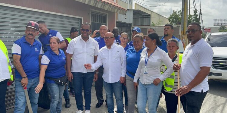 Inician operativo de Limpieza y Fumigación en Santo Domingo Oeste
