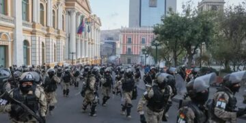 Militares se retiran de sede del Ejecutivo de Bolivia tras "intento de golpe de Estado"