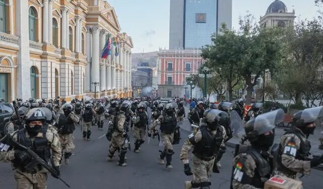Militares se retiran de sede del Ejecutivo de Bolivia tras "intento de golpe de Estado"