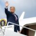 Donald Trump llega a Atlanta en su avión privado para su primer debate con Biden