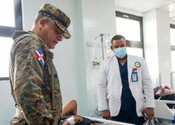 Comandante general visita soldados accidentados en tramo carretero de Azua y San Juan