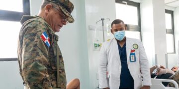 Comandante general visita soldados accidentados en tramo carretero de Azua y San Juan