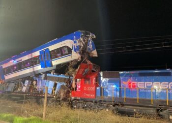 Al menos dos muertos y nueve heridos por el choque frontal de dos trenes en Chile