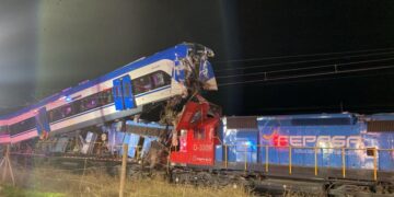 Al menos dos muertos y nueve heridos por el choque frontal de dos trenes en Chile