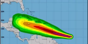 Tormenta tropical Beryl se convierte en huracán