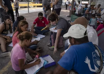 Demandan contra el Gobierno de Biden decreto que restringe asilo en la frontera