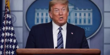 Trump promete residencia «automática» para migrantes que reciban diploma universitario