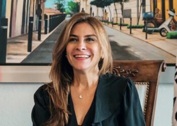 Carolina Mejía deposita declaración jurada de bienes