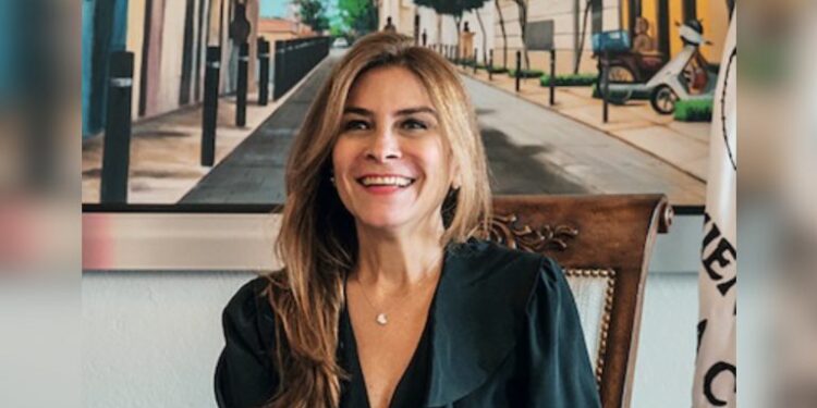 Carolina Mejía deposita declaración jurada de bienes